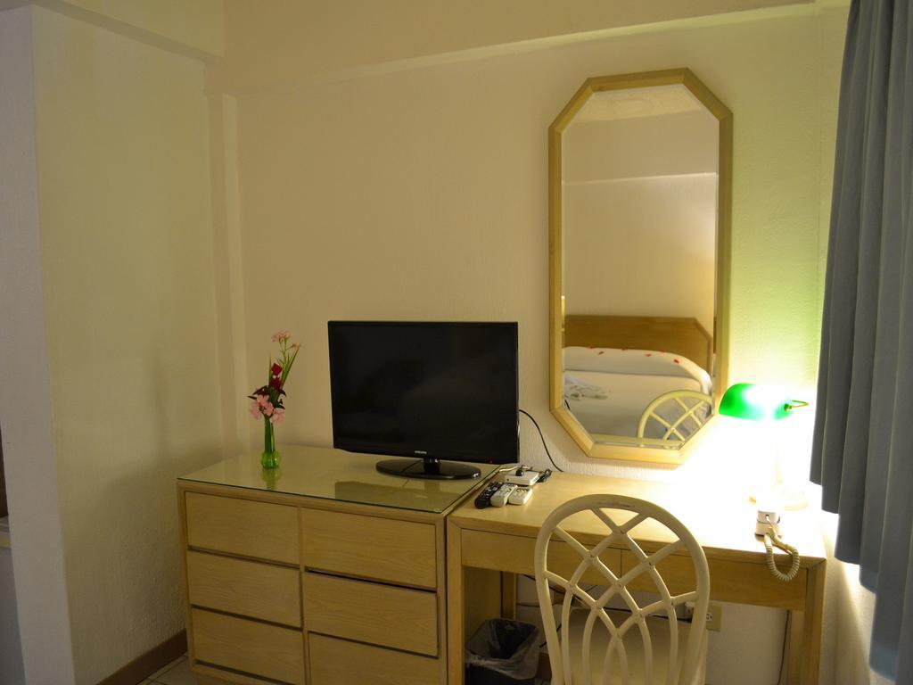West Plaza By The Sea Hotel Koror Bagian luar foto