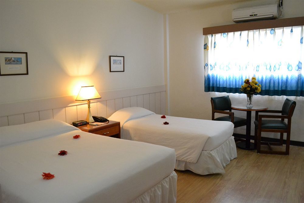 West Plaza By The Sea Hotel Koror Bagian luar foto