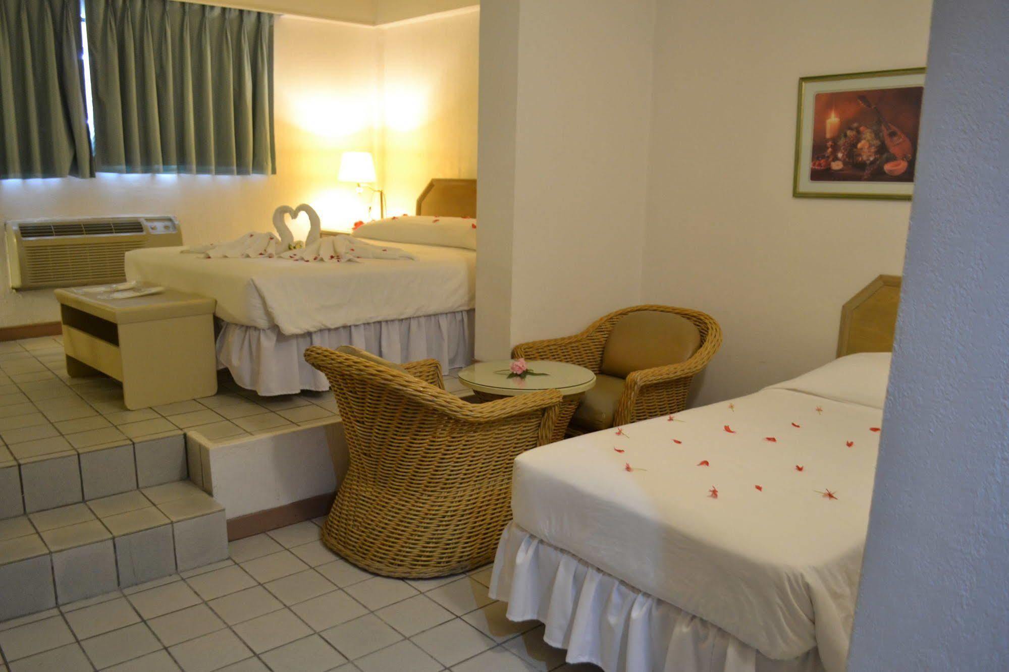 West Plaza By The Sea Hotel Koror Bagian luar foto