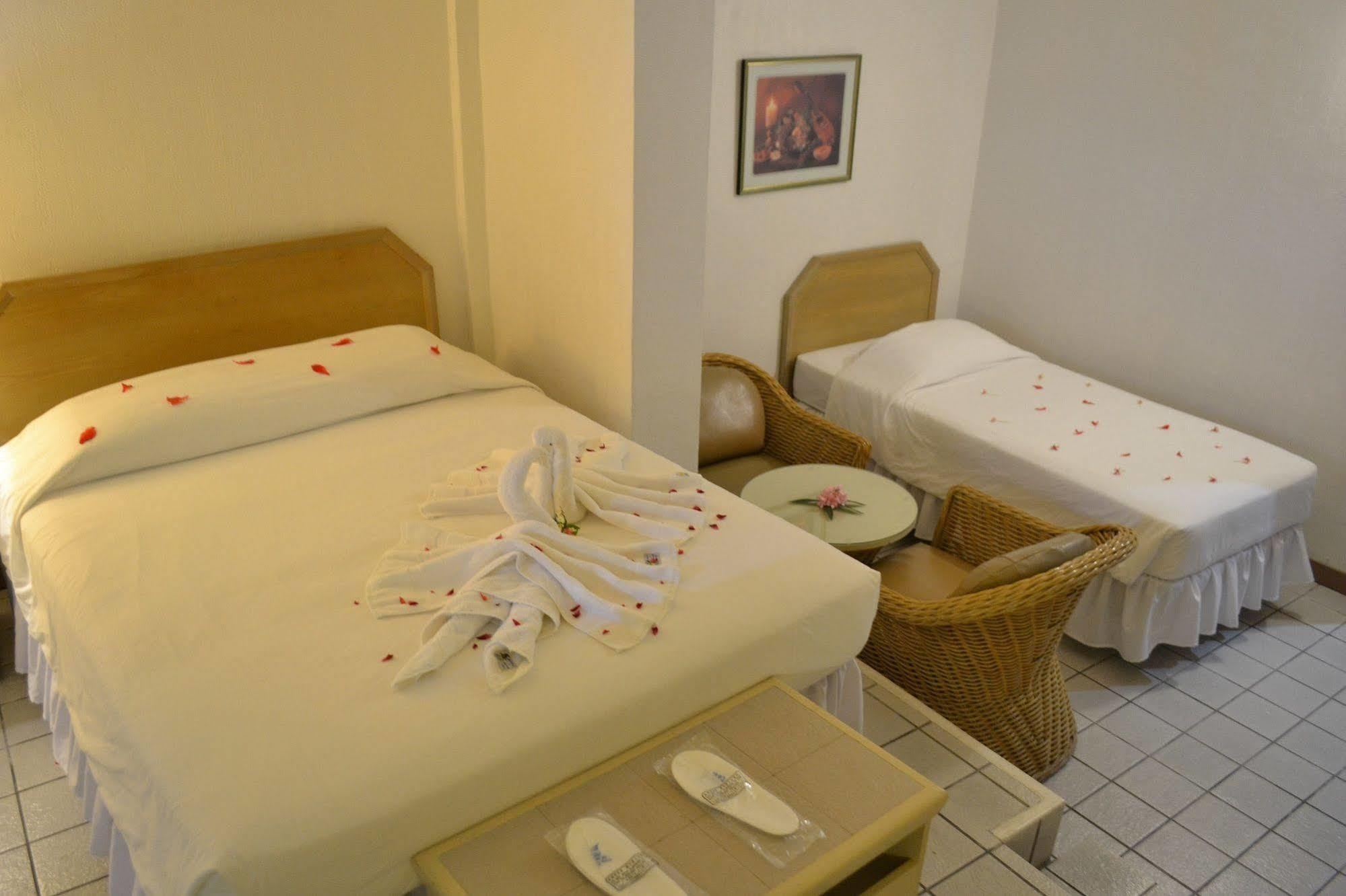 West Plaza By The Sea Hotel Koror Bagian luar foto